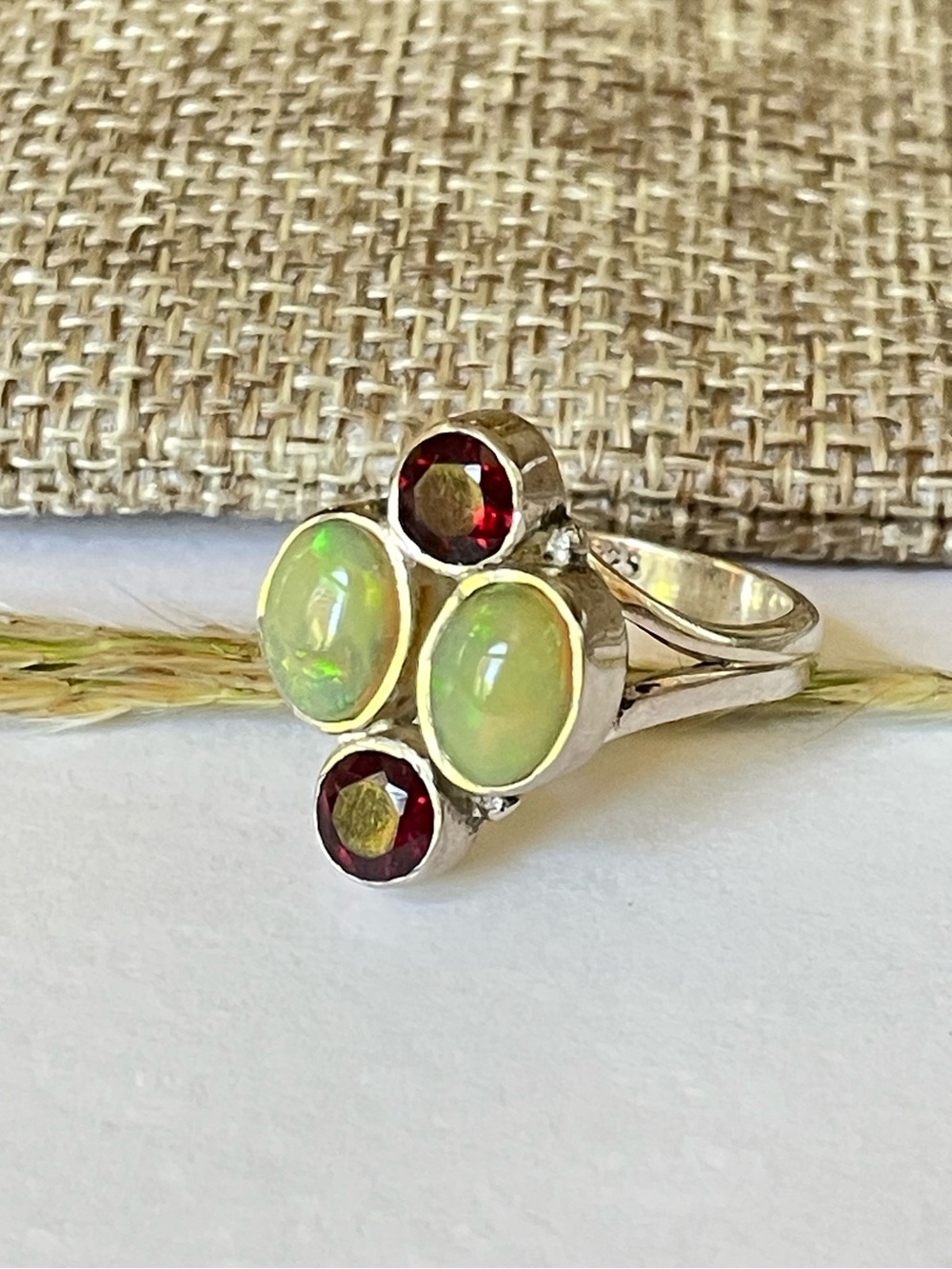 Stunning 925 Sterling silver ring with fire Opal and garnet Ring, US: 8